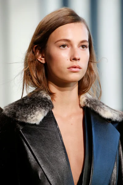 Look 28